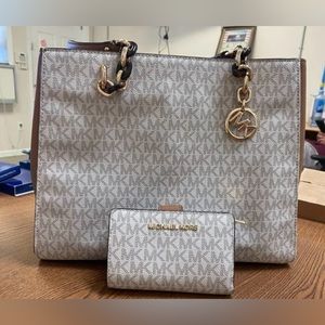 Michael Kors Signature Logo Bag, Optic White With Matching Wallet PRELOVED!